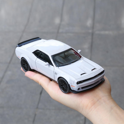 Dodge Challenger Hellcat - Diecast Metal Car - Scale 1:24