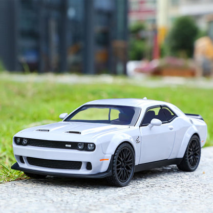 Dodge Challenger Hellcat - Diecast Metal Car - Scale 1:24